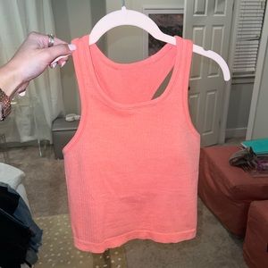 Lulu cropped tank w built in bra